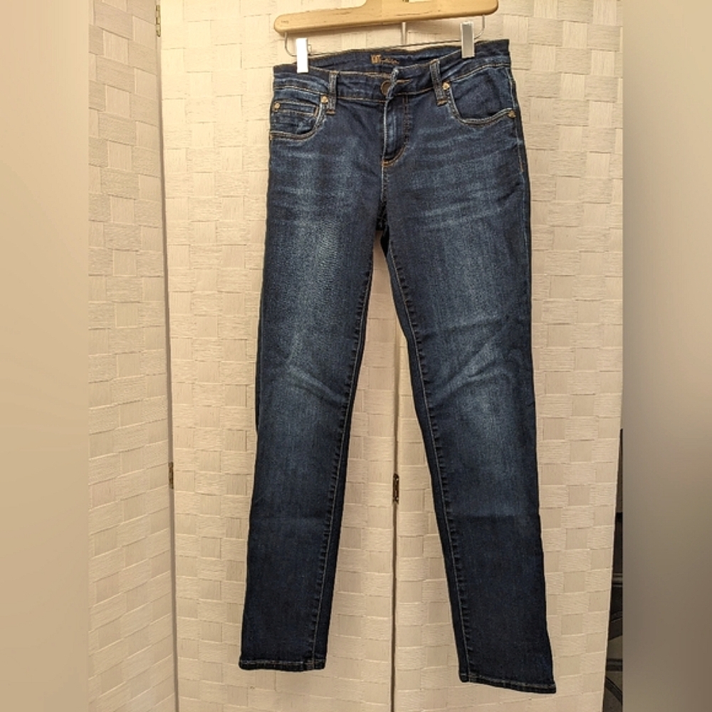 Kut from the Kloth Catherine Mid Rise Boyfriend size 2 jeans